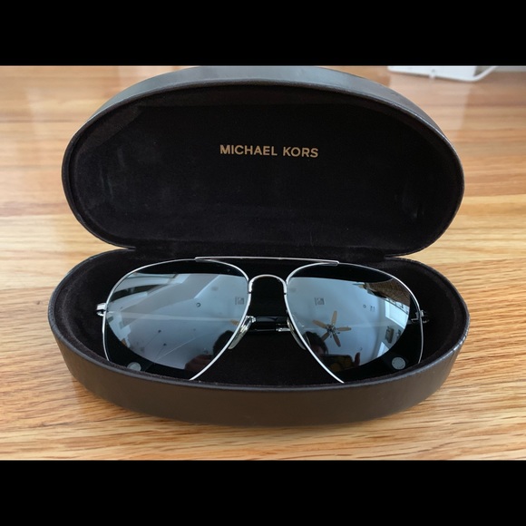 MICHAEL KORS aviator shapes sunglasses - Picture 2 of 3